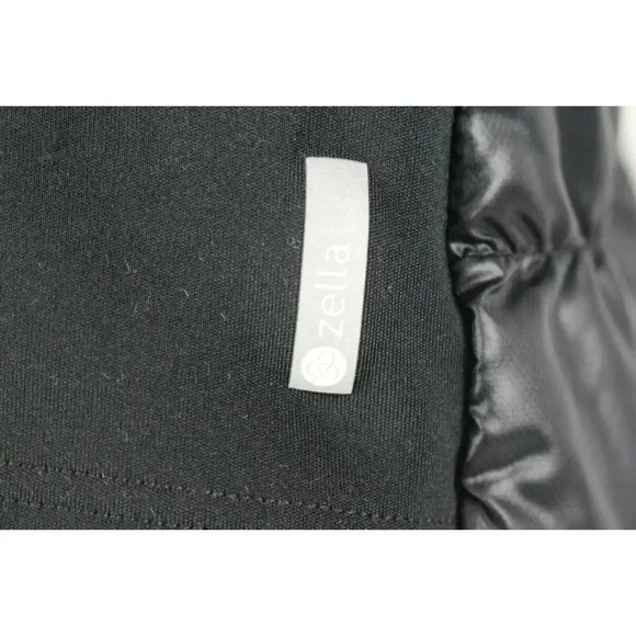 Youth Black zella vest with hood size M (8/10) - Picture 7 of 10